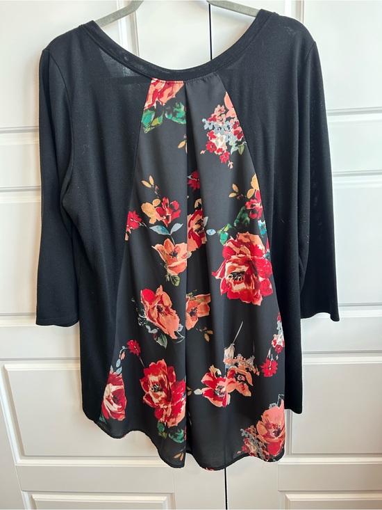 Le Lis Tops - Black V-Neck Layered Tunic with Floral Back Panel